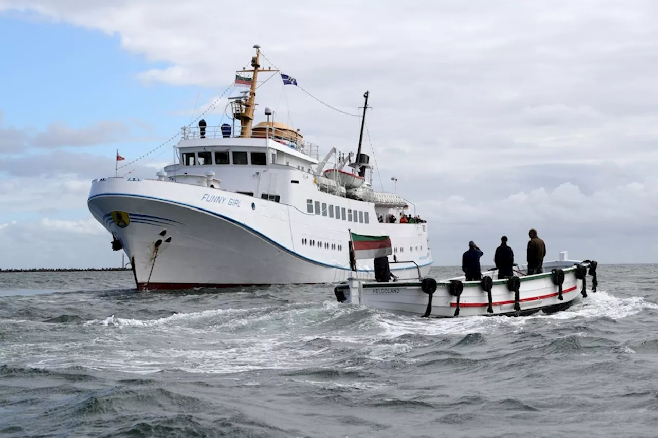 Fahrgastschiff „Funny Girl“ auf der Nordsee abgeschleppt