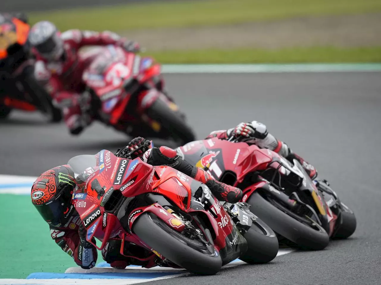 MotoGP, Bagnaia suona la carica: l'italiano vince in Giappone davanti a Martin