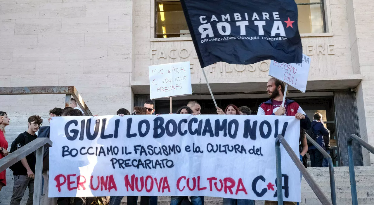 Alessandro Giuli, l'esame anticipato (per motivi di ordine pubblico) e la protesta degli studenti