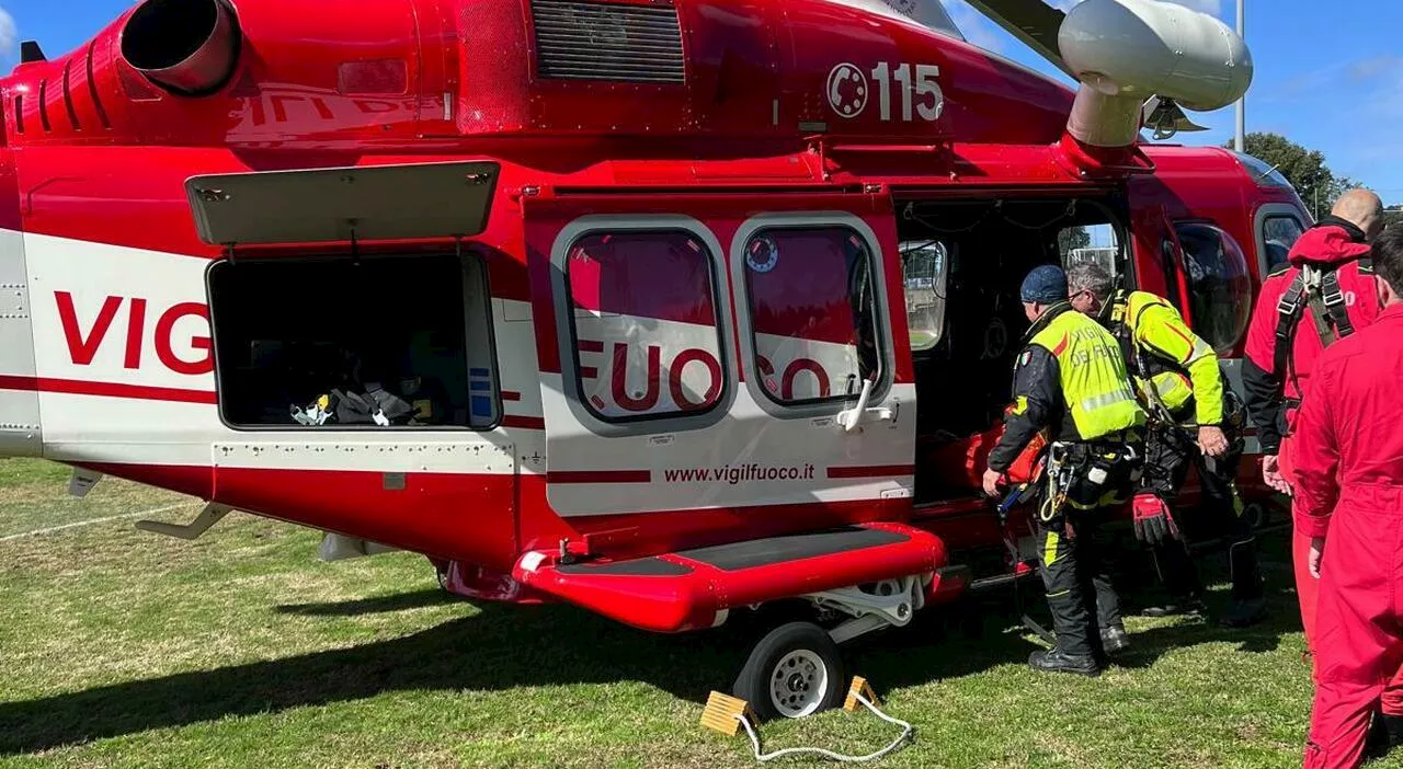 Rocca Priora, donna cade in un dirupo davanti agli occhi del padre e si rompe una gamba: salvata dai vigili de