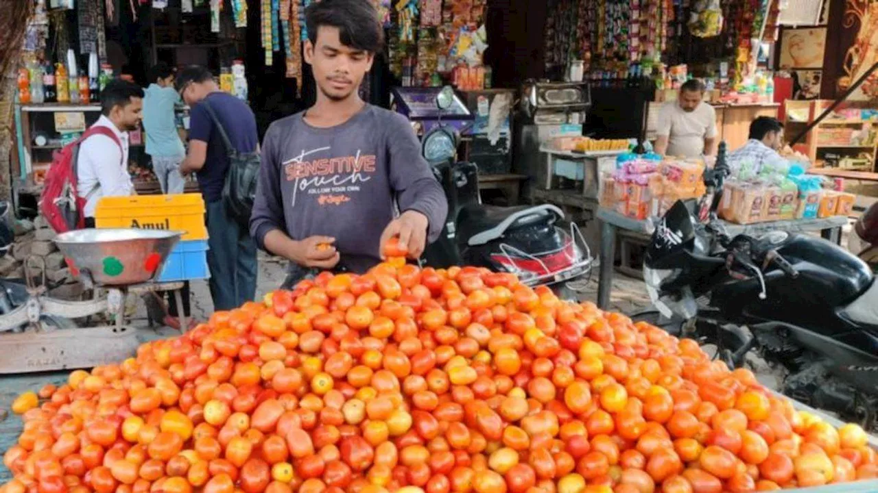 Vegetable Prices Hike: टमाटर ने सेब को भी पछाड़ा, सब्जियों की महंगाई से रसोई का बजट बिगड़ा