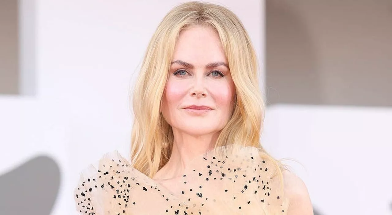 Nicole Kidman, la figlia Sunday Rose Urban sfila a sorpresa in passerella alla Paris Fashion Week: il look sor