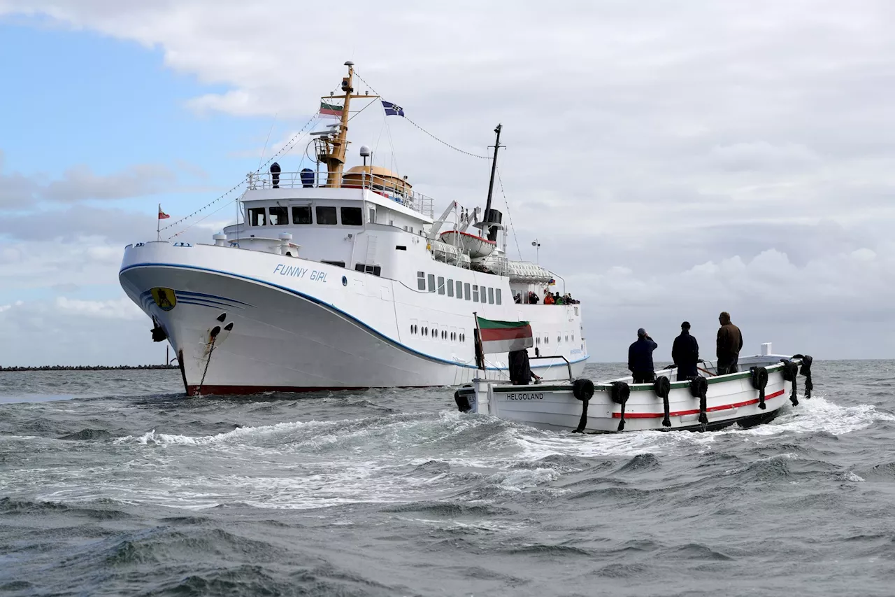 Helgolandfähre treibt nach Stromausfall auf Nordsee