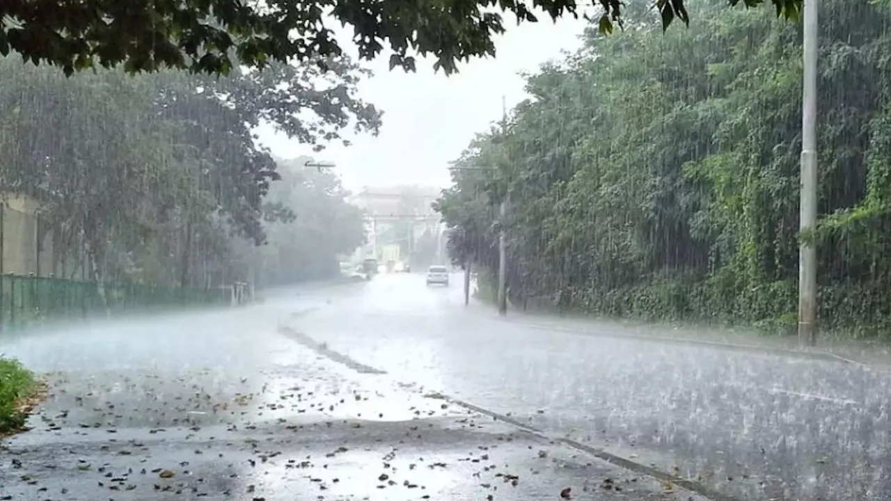 UP Weather: यूपी में कई जिलों में हल्की बारिश होने की संभावना, दो दिन बाद लखनऊवासियों को मिल सकती है राहत