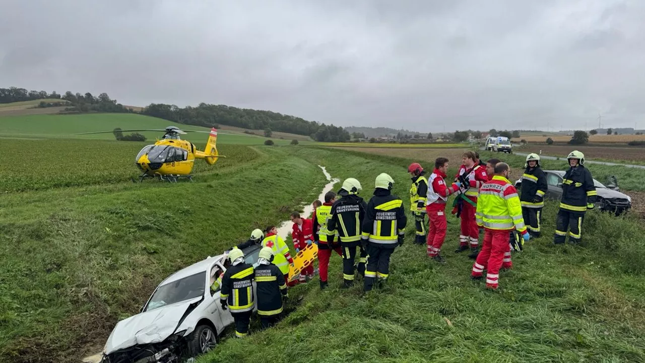 Pkw landete nach Kollision auf Kreuzung im Bach