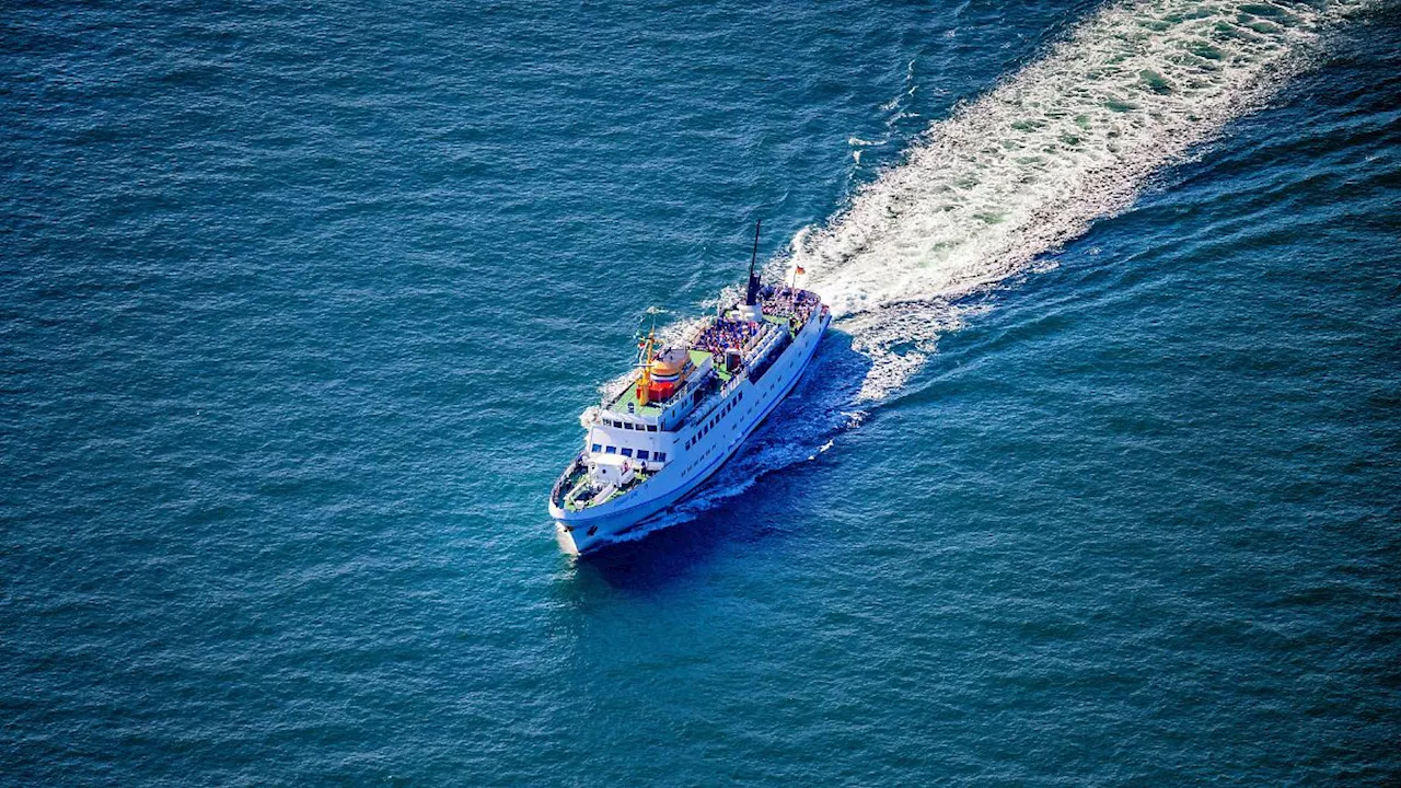 Helgolandfähre 'Funny Girl' treibt manövrierunfähig auf Nordsee