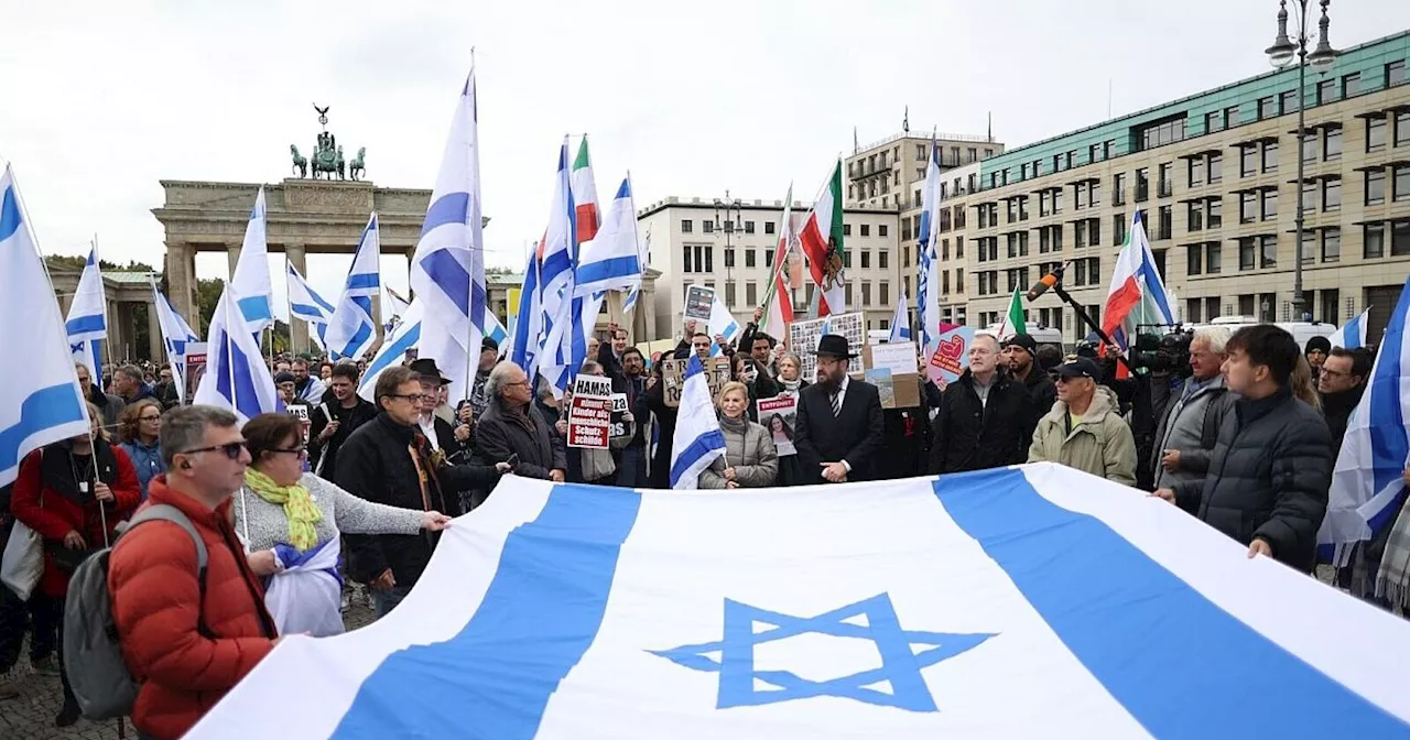 Gedenken und Proteste zum Jahrestag des Hamas-Überfalls