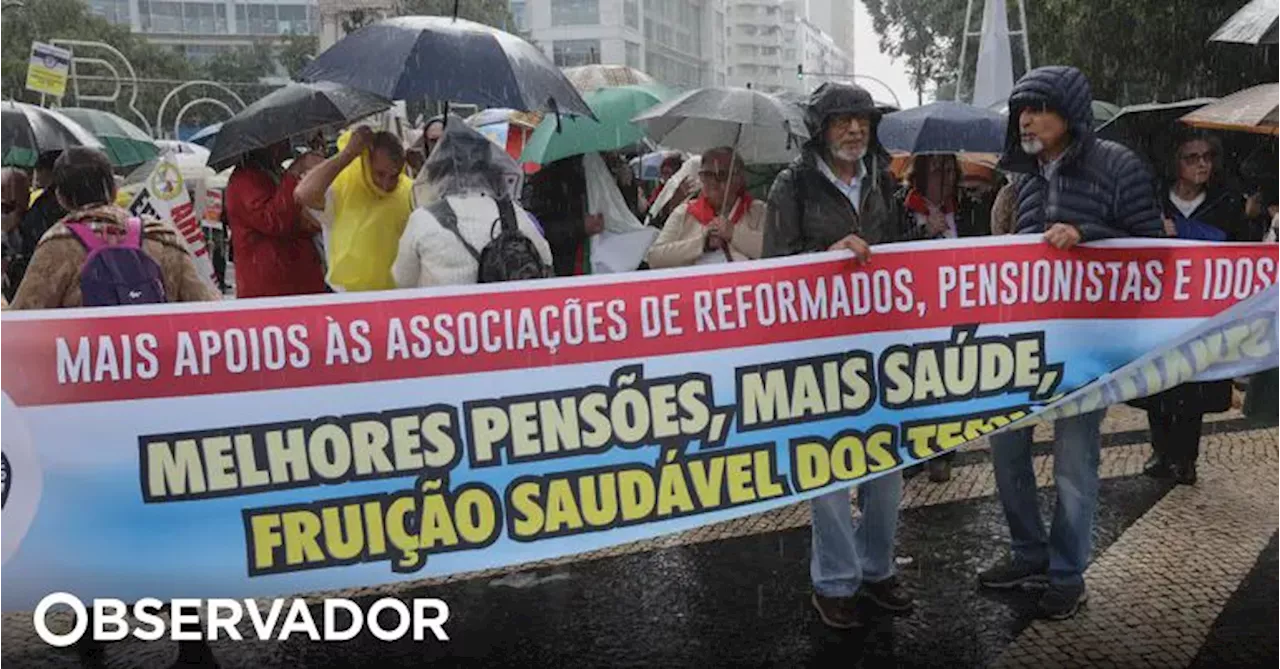 Pensionistas queixam-se de 'insulto' e 'humilhação inaceitável'