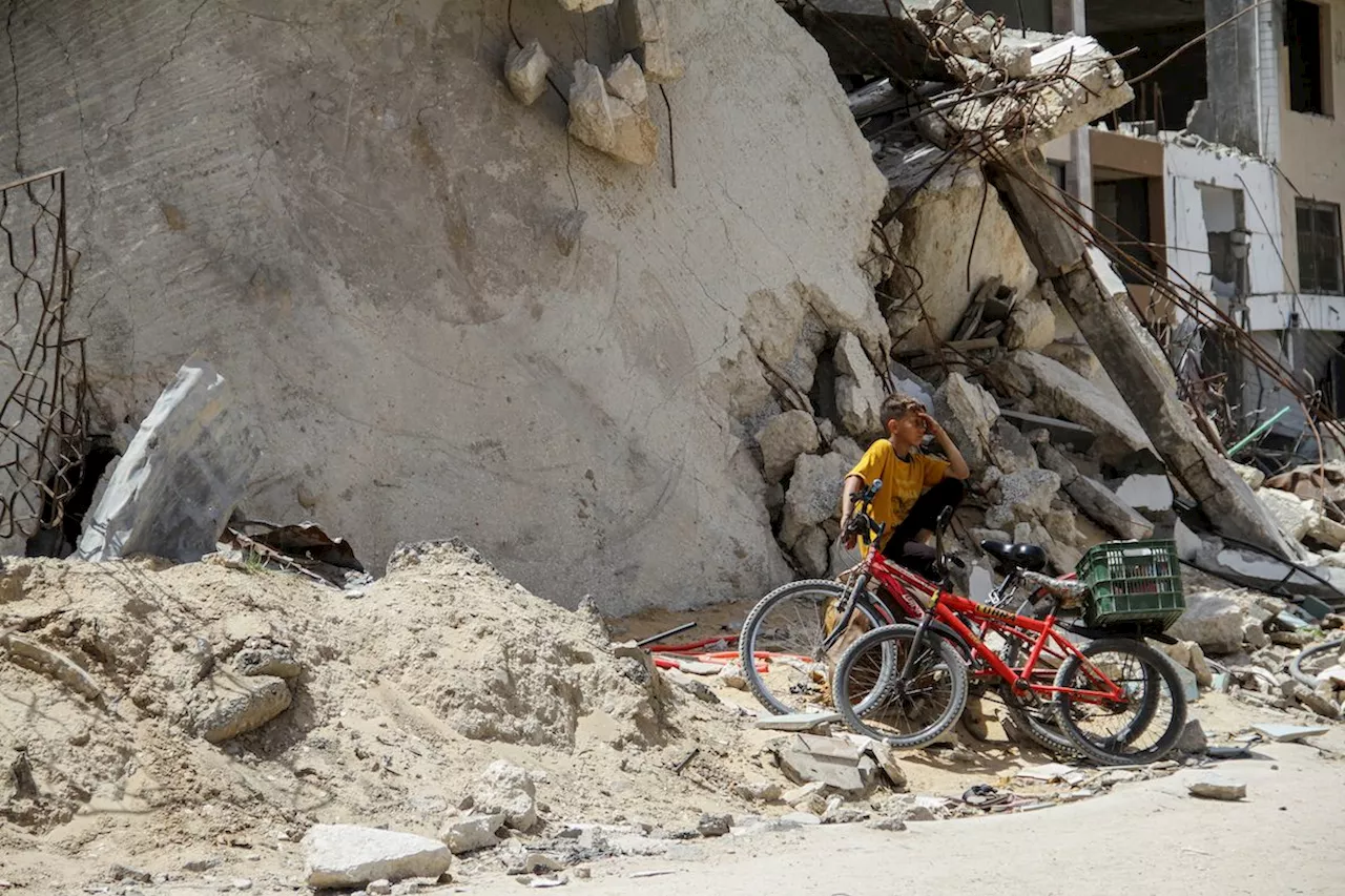 After a year of war, Gazans wonder how to deal with tons of rubble