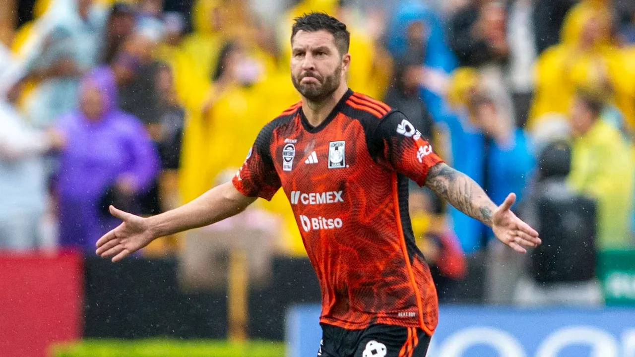 Mexique: le coup de canon terrible de Gignac sur coup franc avec les Tigres