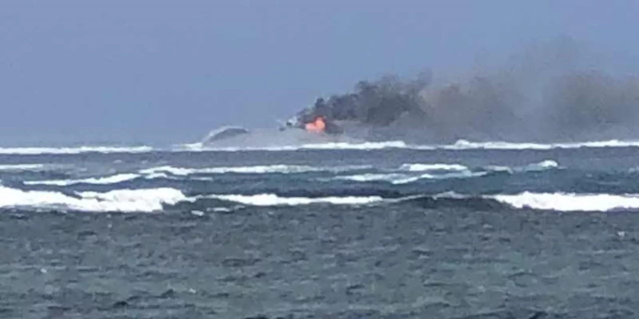 Kapal Angkatan Laut Selandia Baru Tenggelam dan Terbakar di Samoa