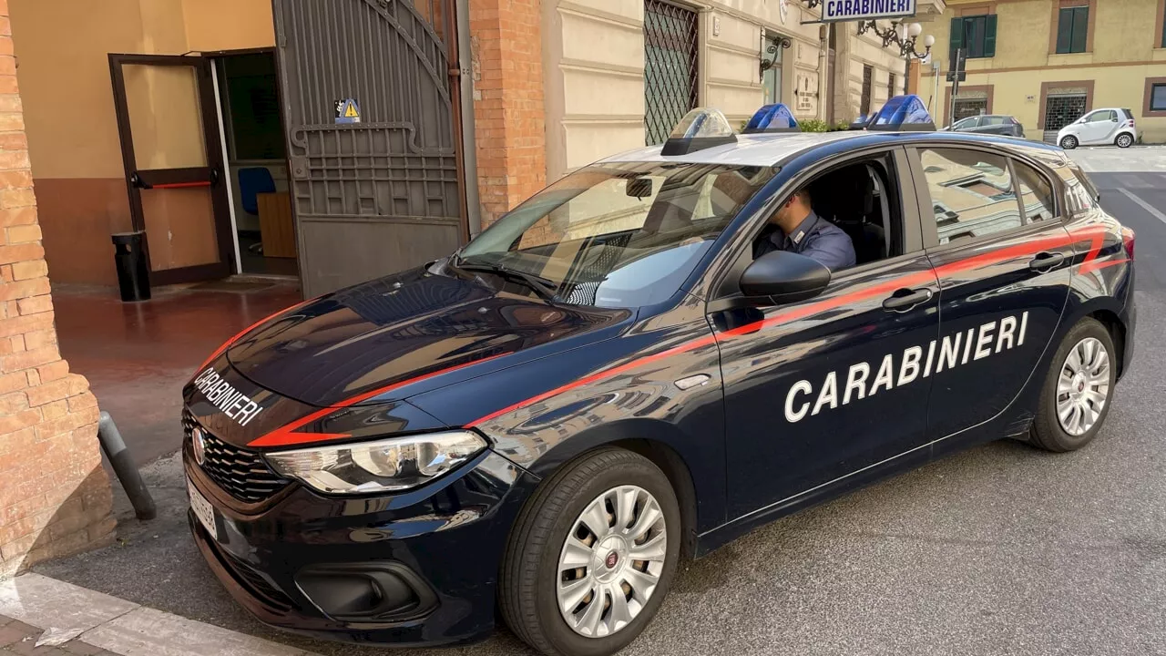 Badante picchiato dall'ex compagno mentre accudisce due anziani nel loro appartamento