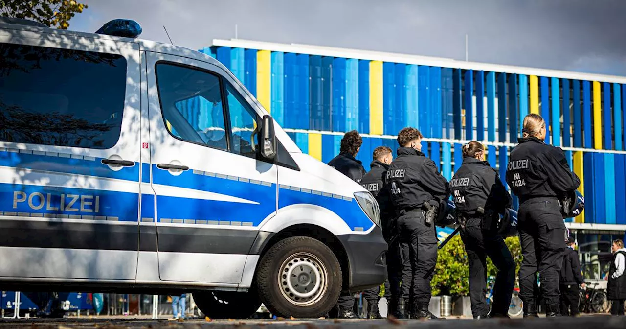 Braunschweig-Anhänger und Hannover-Fans liefern sich Massenschlägerei