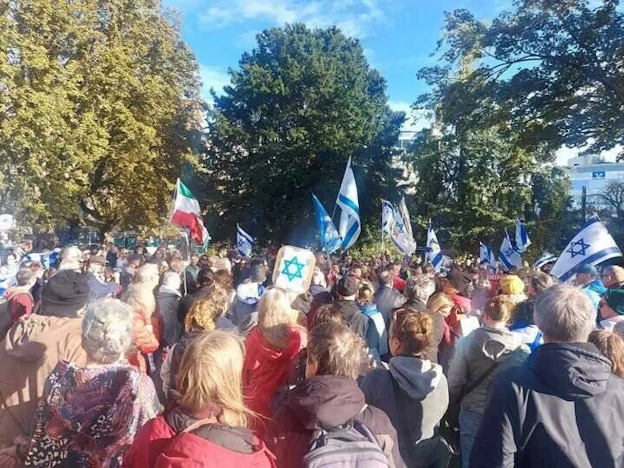 Düsseldorf: Gedenkmarsch zum 7. Oktober gegen Antisemitismus