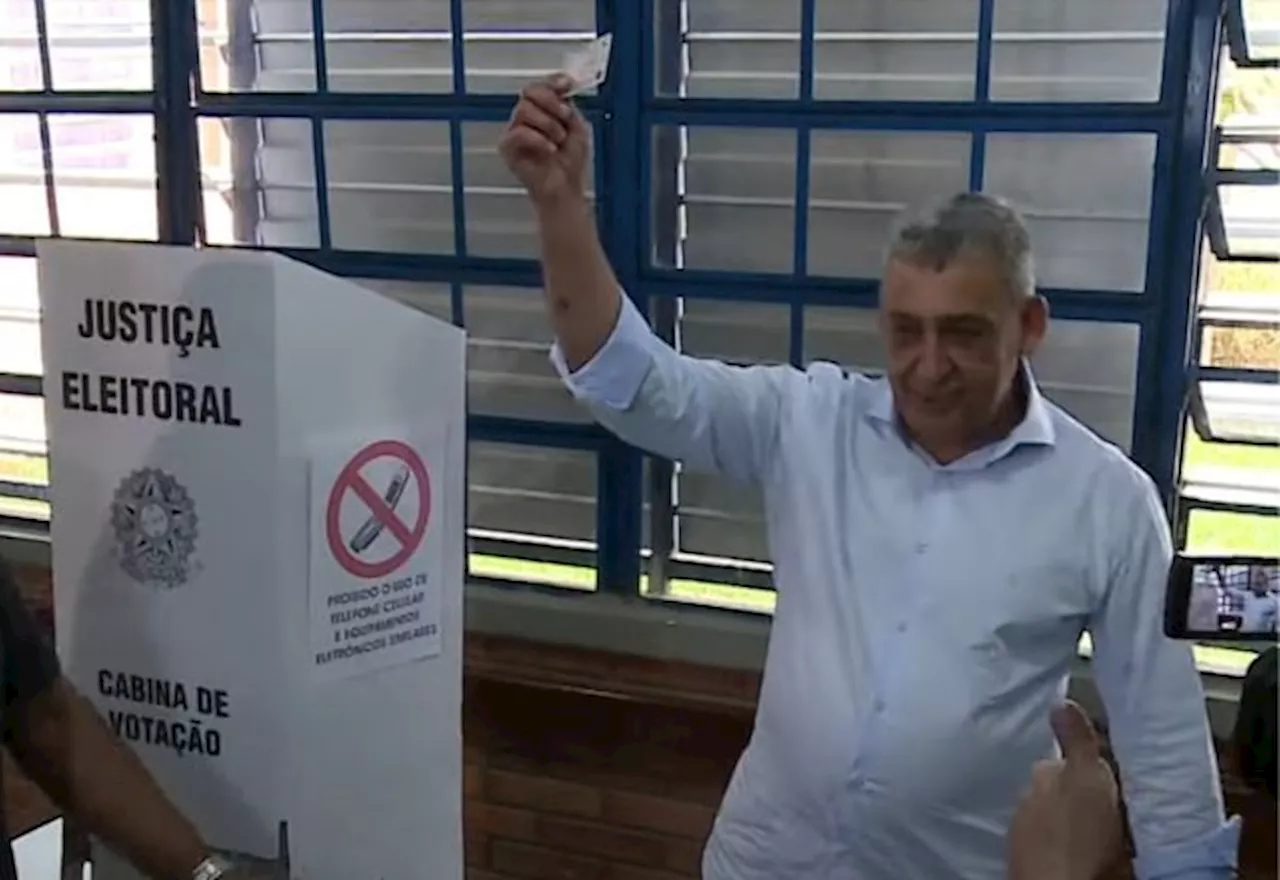 Eleições 2024: Sebastião Melo vota na zona sul de Porto Alegre