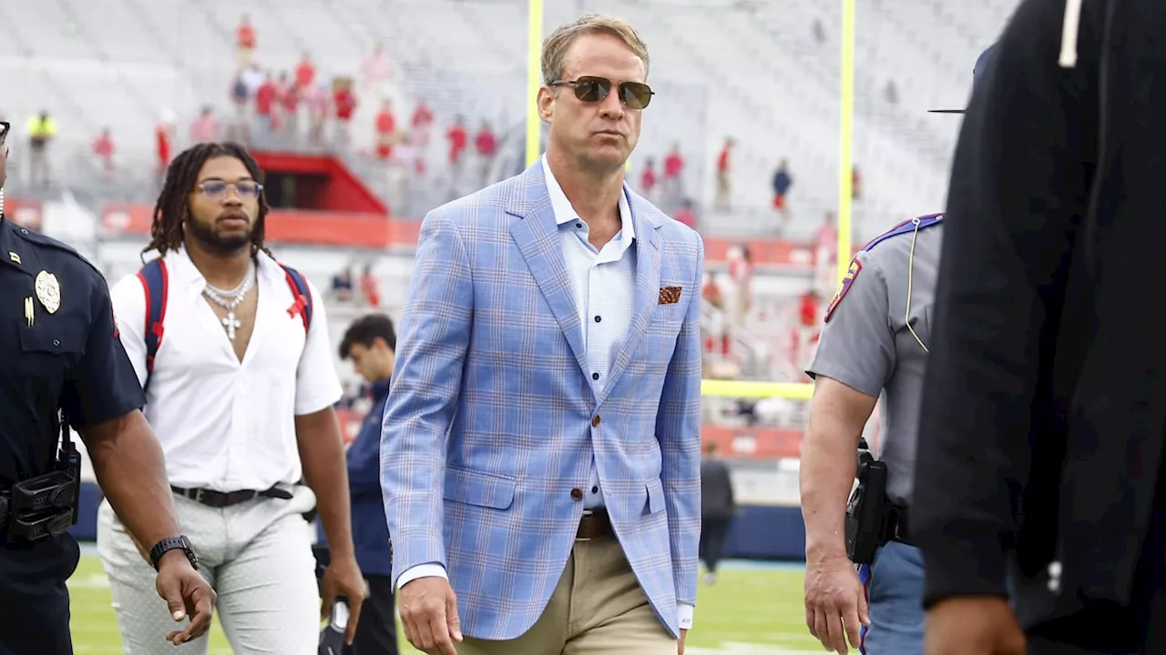 Landry Kiffin’s subtle brag posing with pops Lane Kiffin in strapless minidress