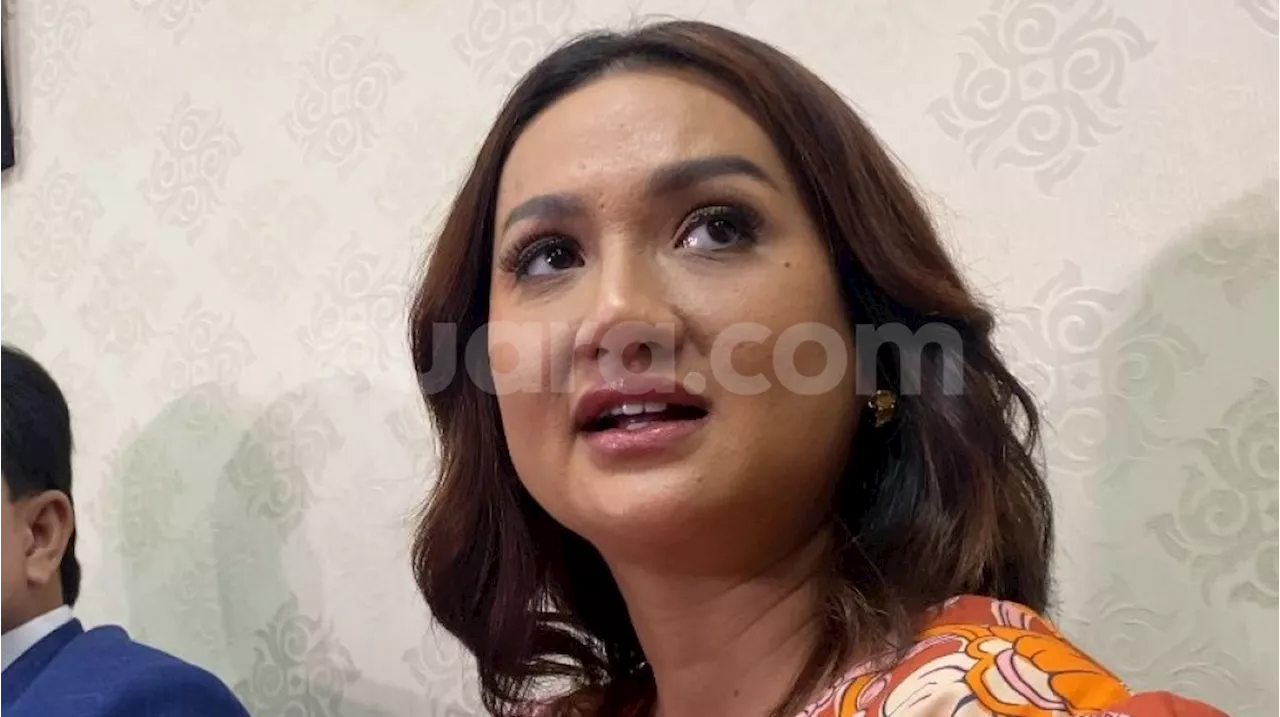 Sambil Menangis, Tengku Dewi Cerita Momen Pertama Kali Jenguk Andrew Andika di Penjara