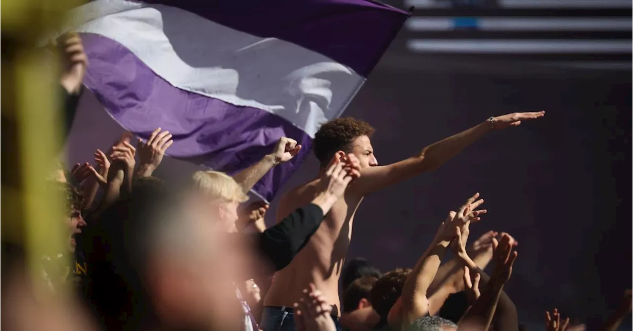 « Honte à vous » : les ultras d’Anderlecht hués lors du Clasico contre le Standard
