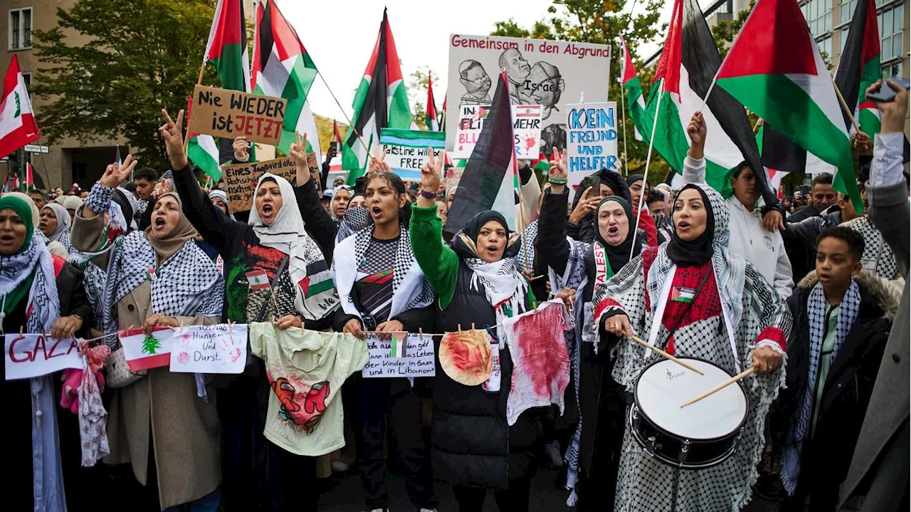 49 Festnahmen in Berlin: Palästina-Demonstranten versuchen, israelische Touristin in die Menge zu ziehen