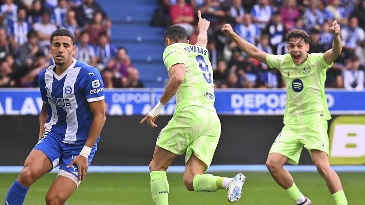 First-half hat trick for Lewandowski as Barcelona top Alaves ahead of international break