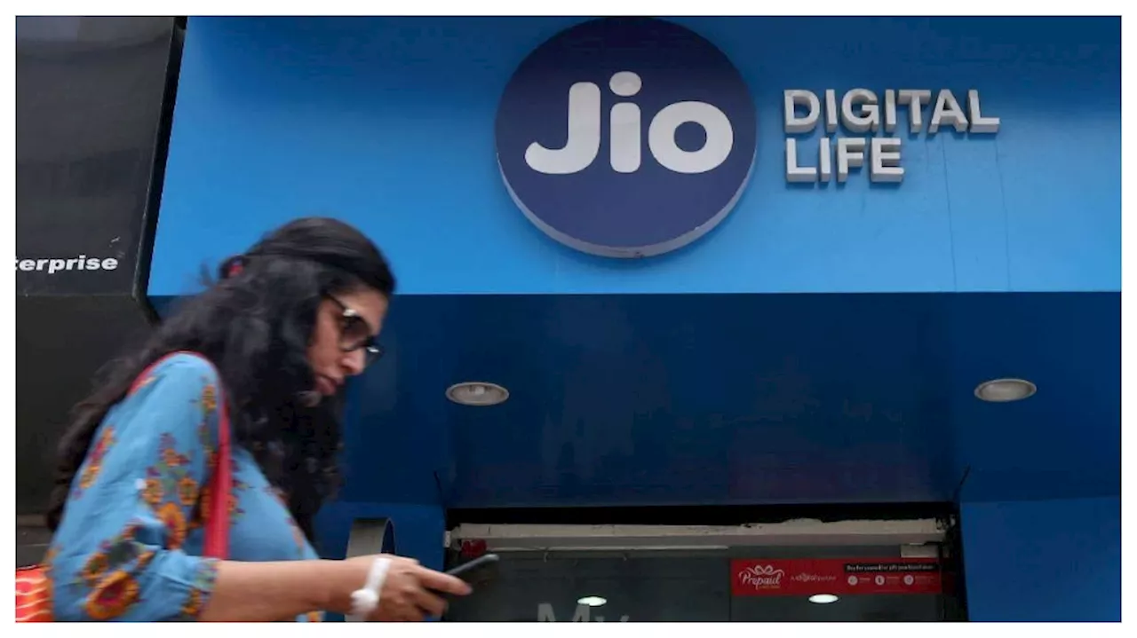 Jio Plan: బీఎస్‌ఎన్‌ఎల్ దెబ్బకు దిగొచ్చిన జియో.. 72 రోజుల వ్యాలిడిటీతో 164 జీబీ డేటా, ఫ్రీ ఓటీటీ..!