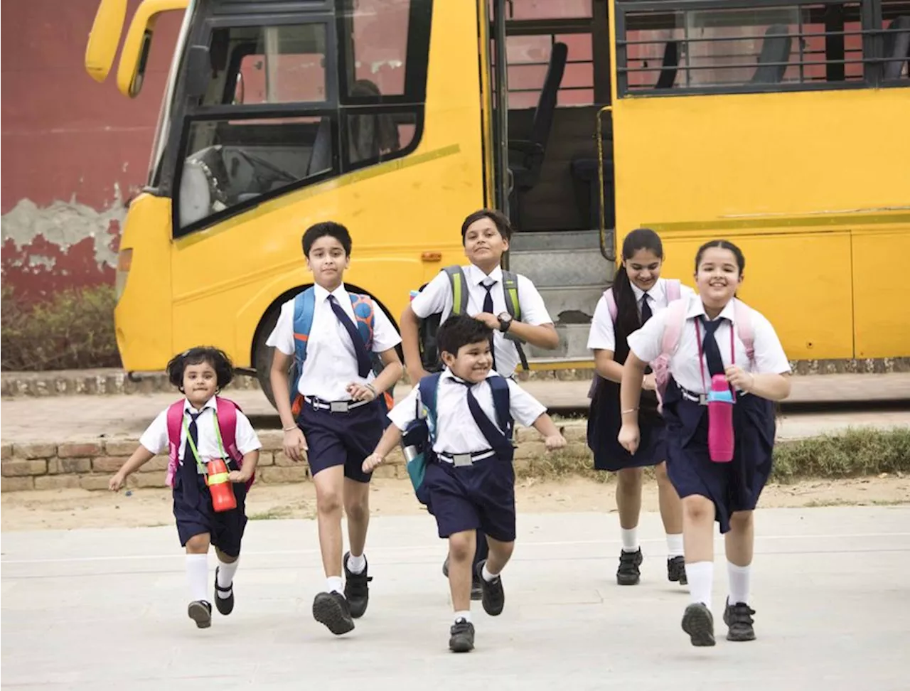 School Holiday Oct 2024: अक्टूबर में स्कूलों की बंपर छुट्टियां, छात्र नोट कर लें तारीखें