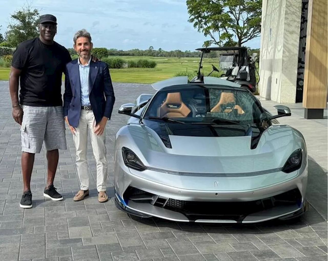 Pininfarina consegna una Battista one-off a Michael Jordan