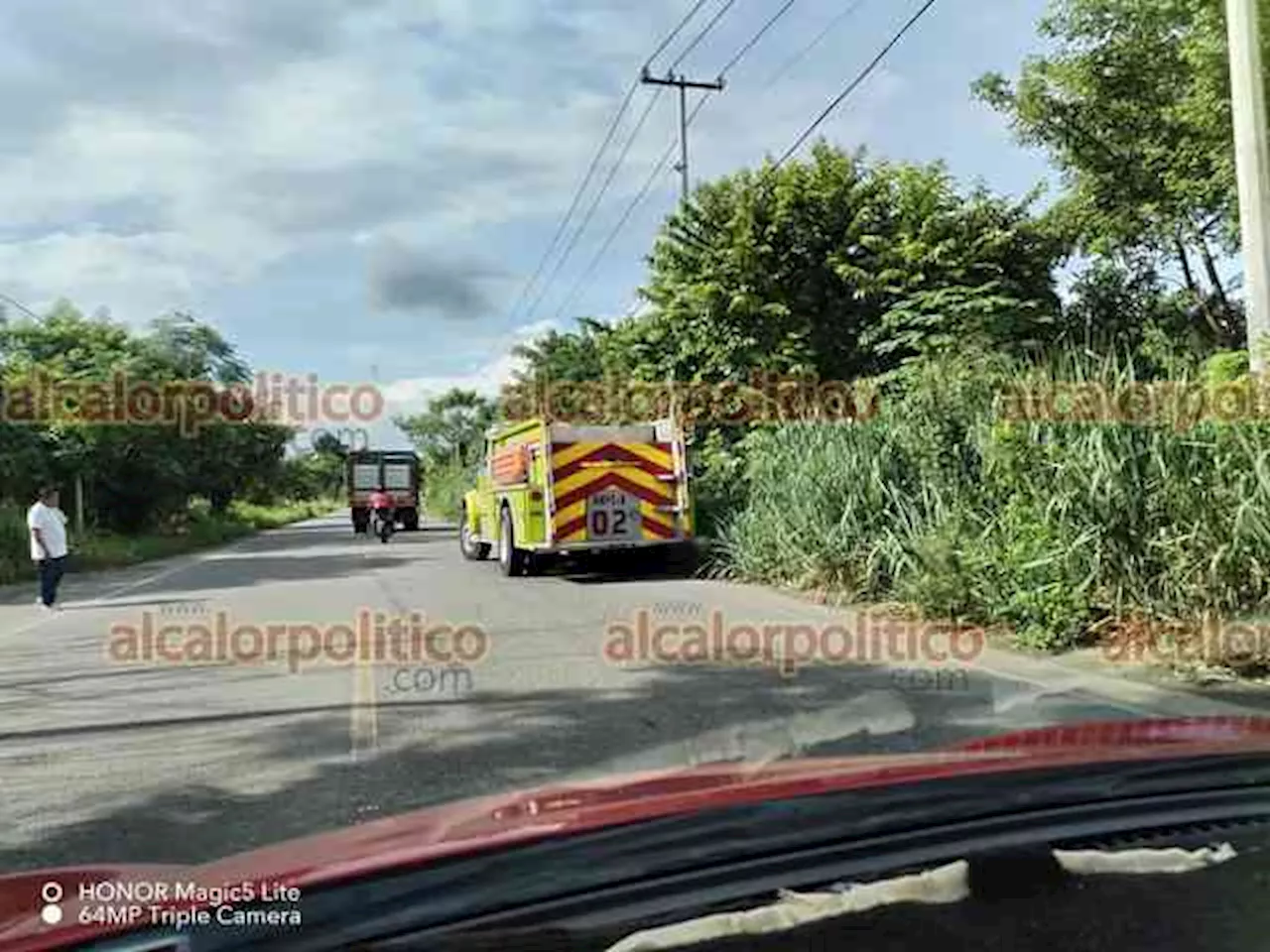 Desaparecen 2 turistas tras volcar su lancha en río de Atzalan