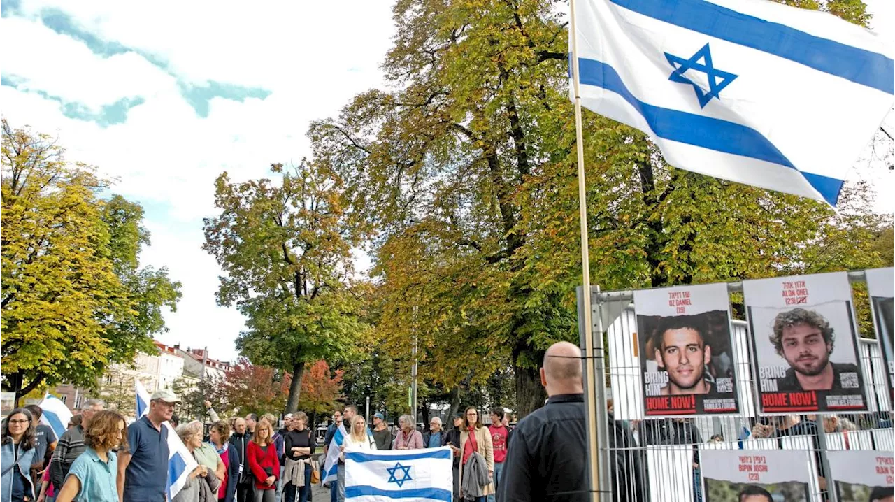 Augsburg: Am Jahrestag der Hamas-Attacke gehen die Menschen auf die Straße