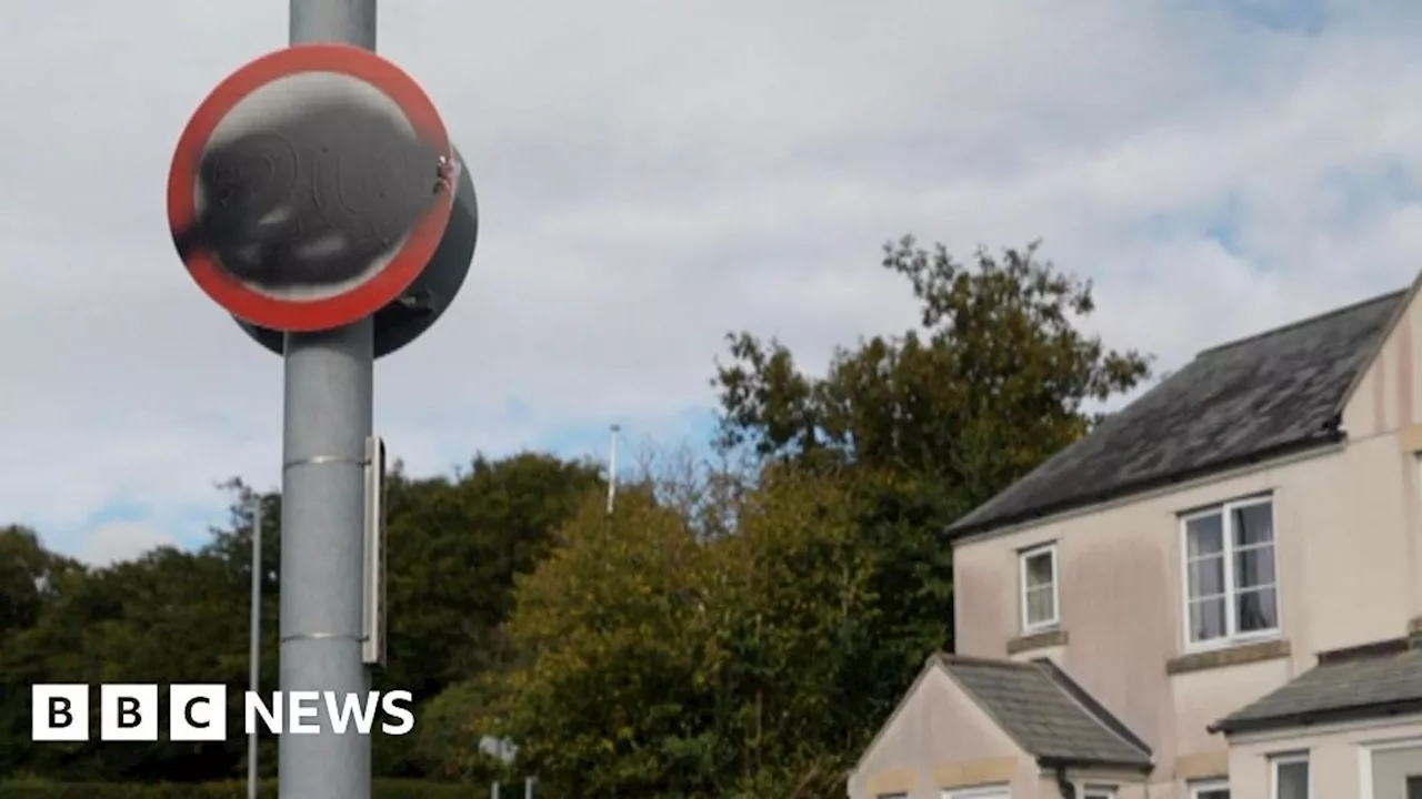 New 20mph signs vandalised in Saltash