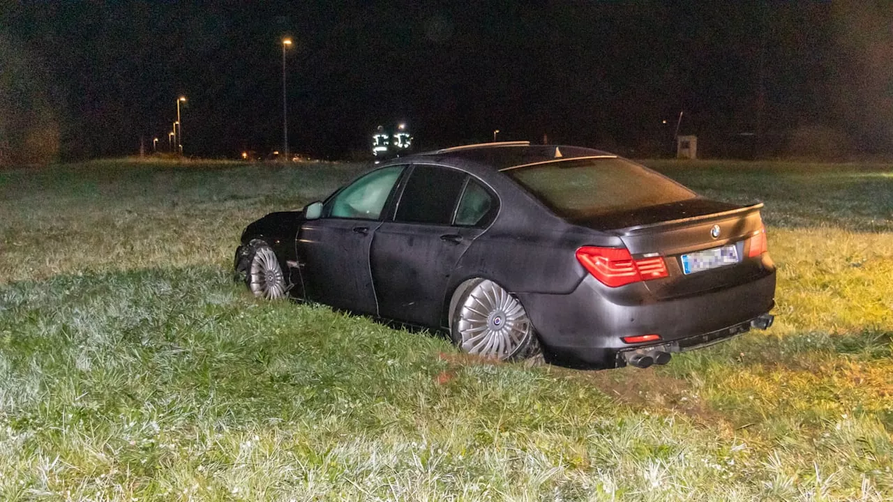 Deggendorf: Nach Unfall! Fahrer lässt verletzte Beifahrerin im Stich