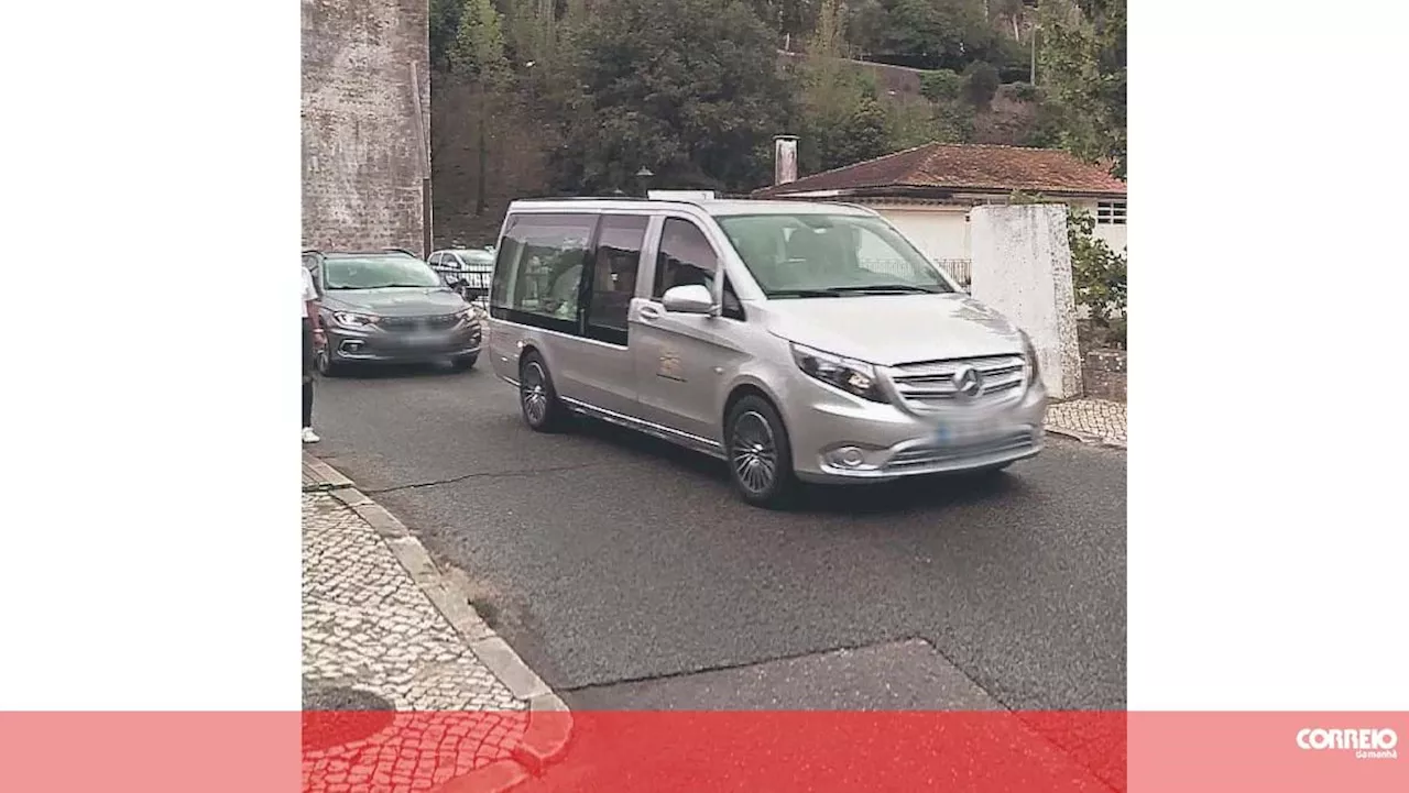 Silêncio e branco no funeral de casal morto a tiro em bairro de Lisboa