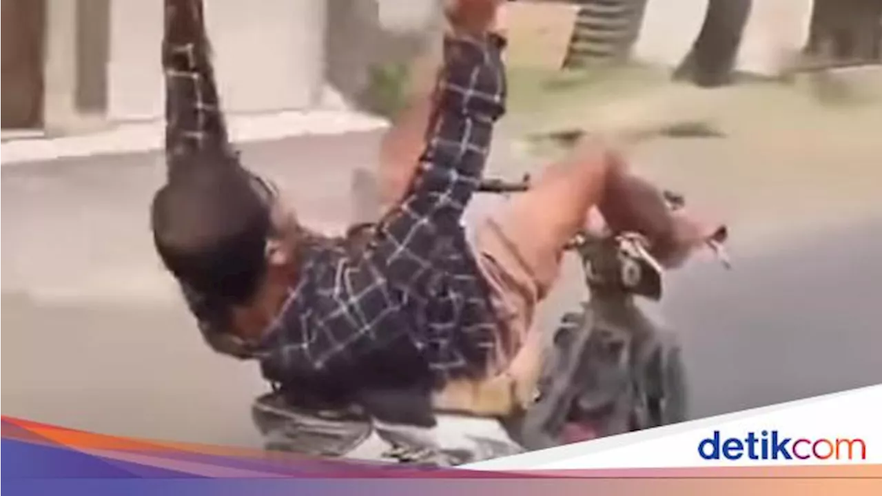 Viral Pemotor Akrobat Nyetir Pakai Kaki di Jalur Pantura Pasuruan