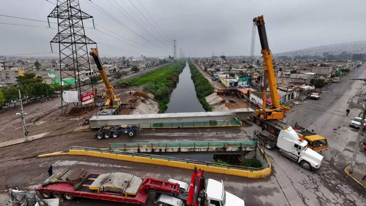 La reconstrucción de puente peatonal Nezahualcóyotl-Chimalhuacán con avance del 65%: Sedui