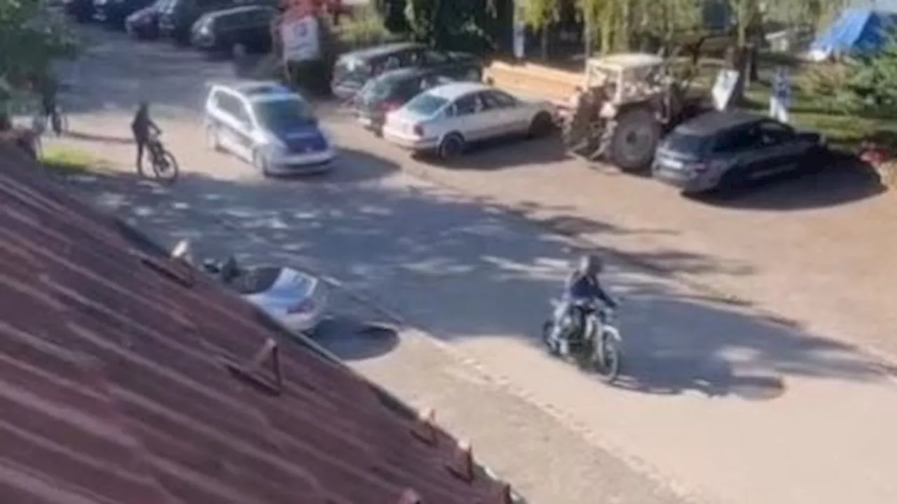  Aufgemotztes Moped rast Polizei davon: Video geht viral