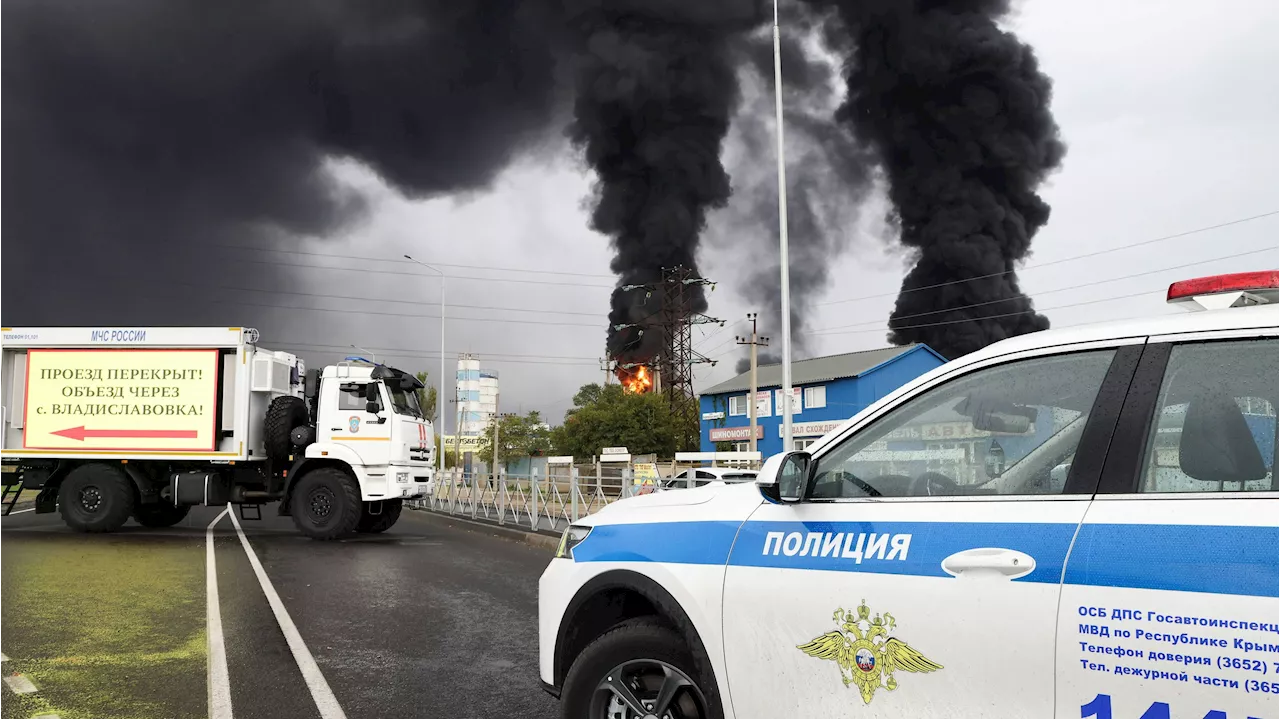  Ukraine schießt großes Öl-Depot auf der Krim in Brand