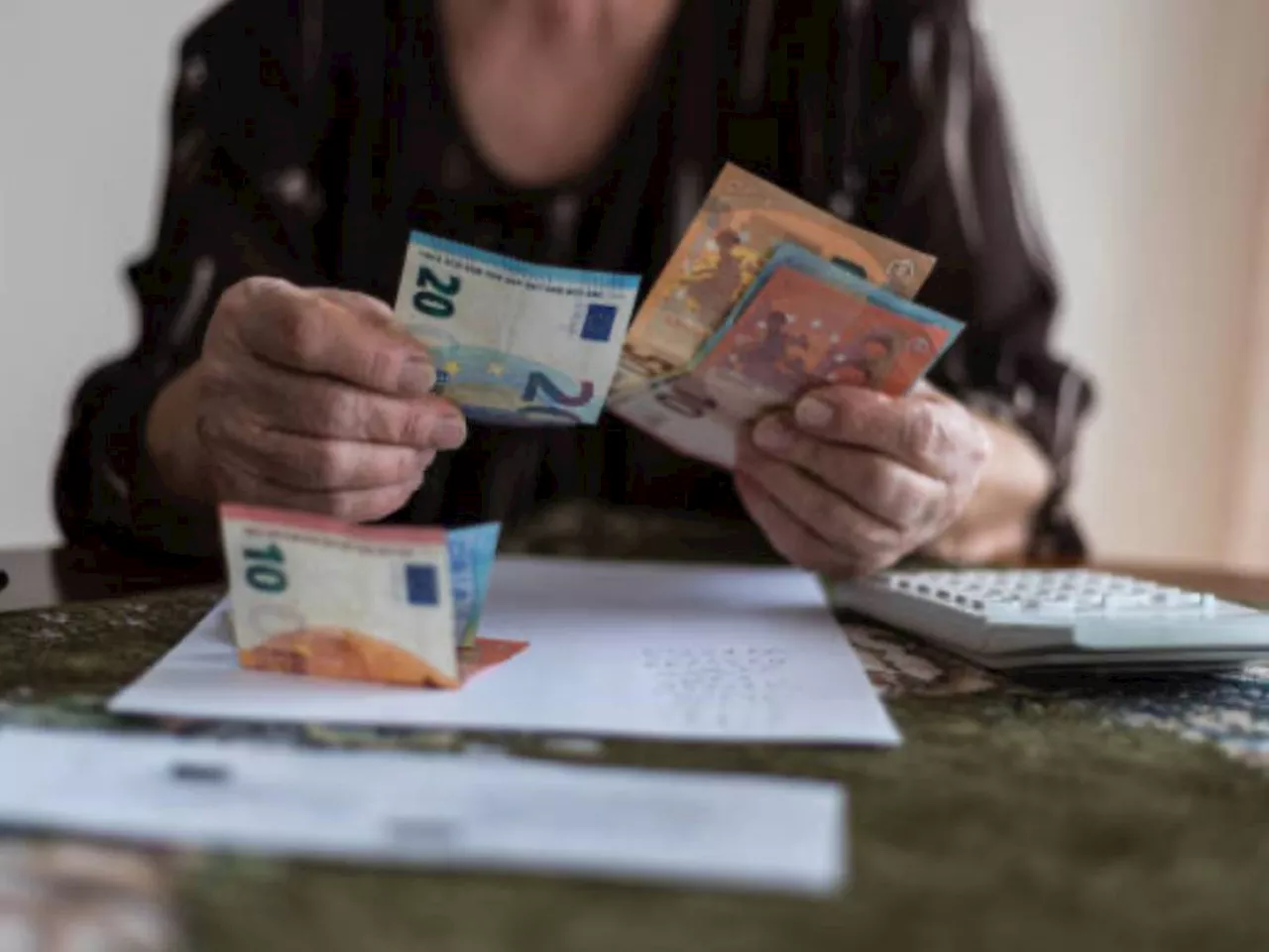 Aumento fino a 634 euro per pensionati invalidi civili vedovi