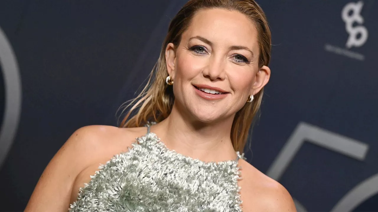 People Are Comparing Kate Hudson's Fuzzy AMAs Gown to a Bathroom Rug