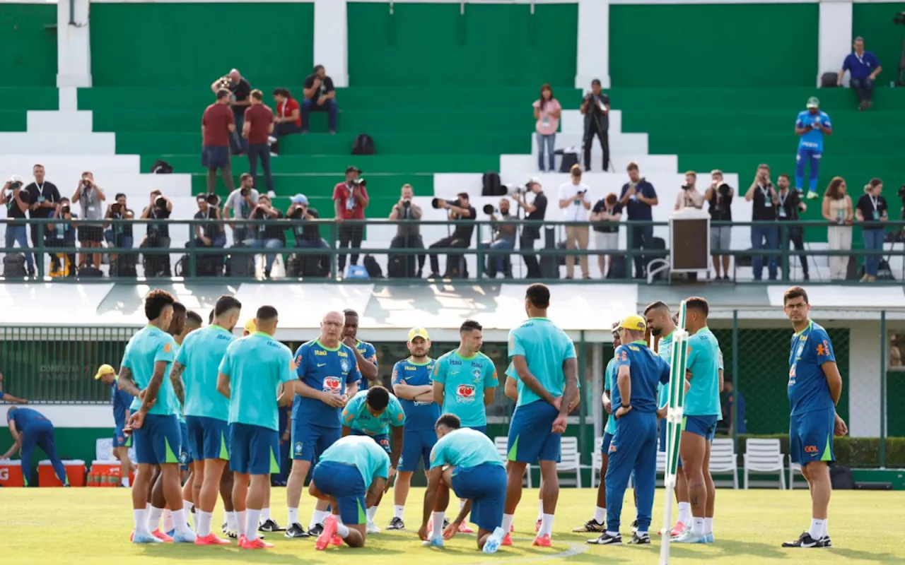 Dorival comanda primeiro treino da Seleção antes do jogo contra o Chile