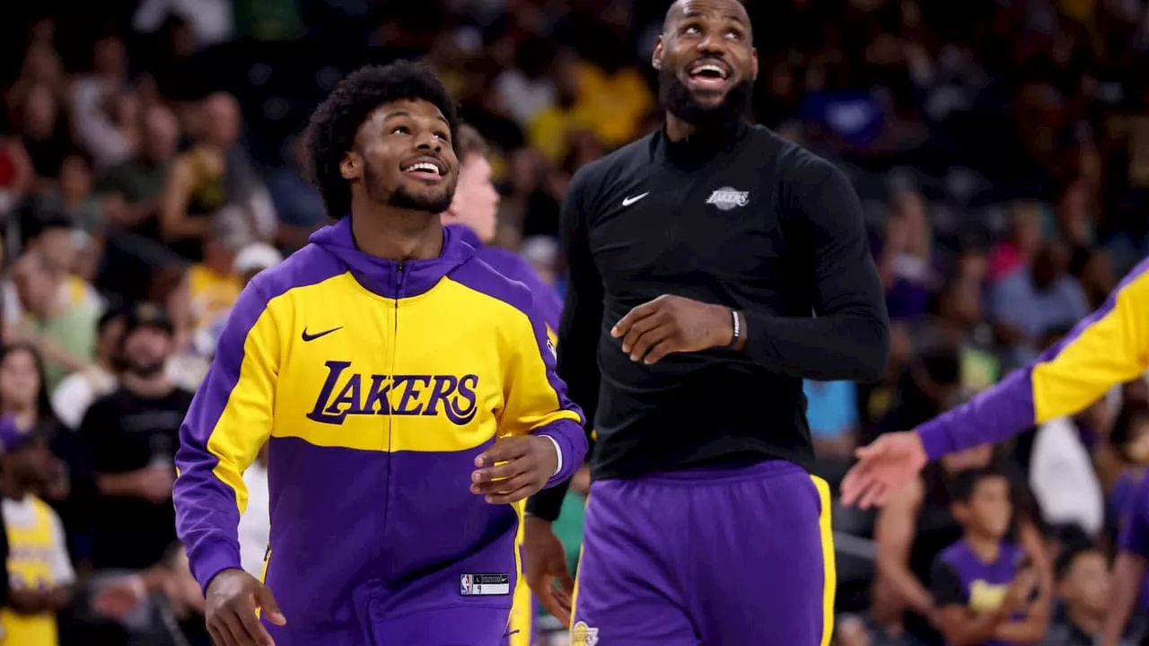 Lebron James e filho atuam juntos e fazem história na NBA