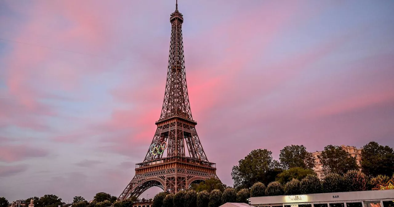 7 octobre : la tour Eiffel va s’éteindre en hommage aux victimes