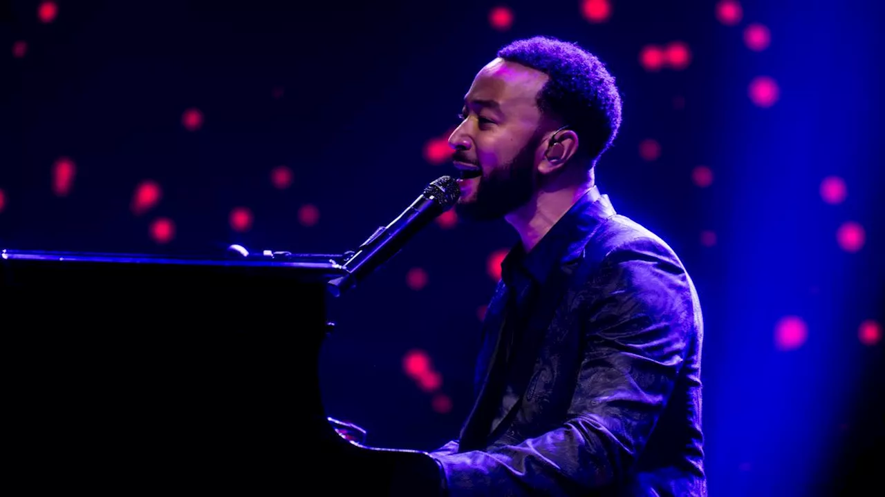 John Legend Intim Bareng Fans di Sentul, Kenang Perjalanan Hidup Menyentuh Sambil Nyanyi dengan Piano Tanpa Iringan Musik Lain