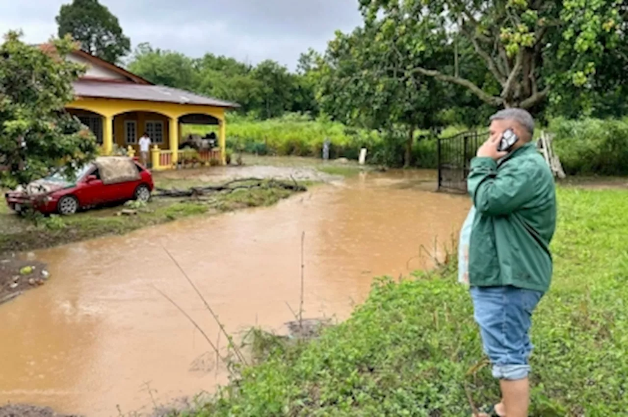 Melaka joins list of flood-hit states; three families relocated to Jasin relief centre