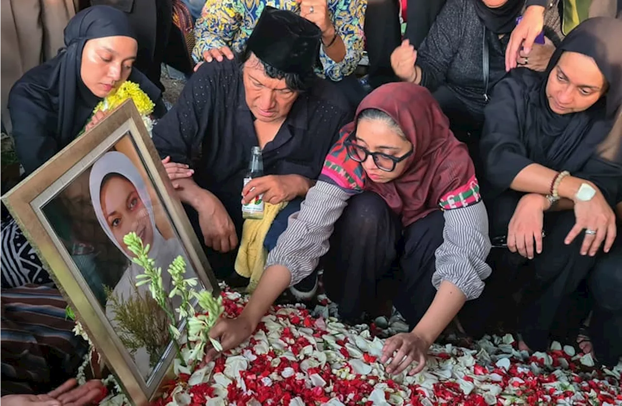 7 Artis Indonesia yang Meninggal Dunia Secara Mendadak, Kepergian yang Mengguncang Publik