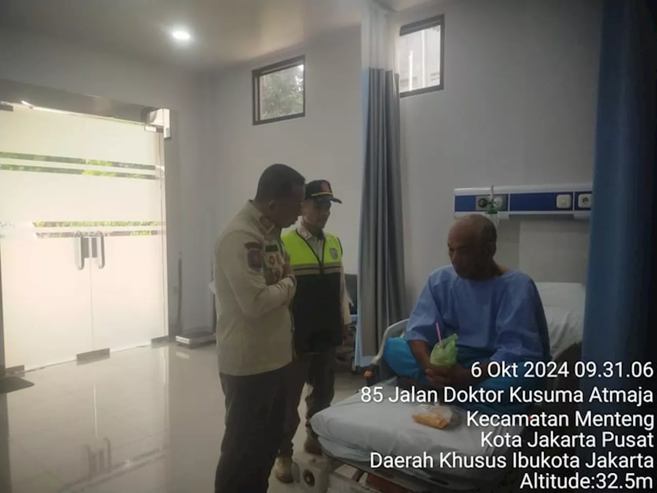 Lansia Mencoba Bunuh Diri di Kolam Bundaran HI