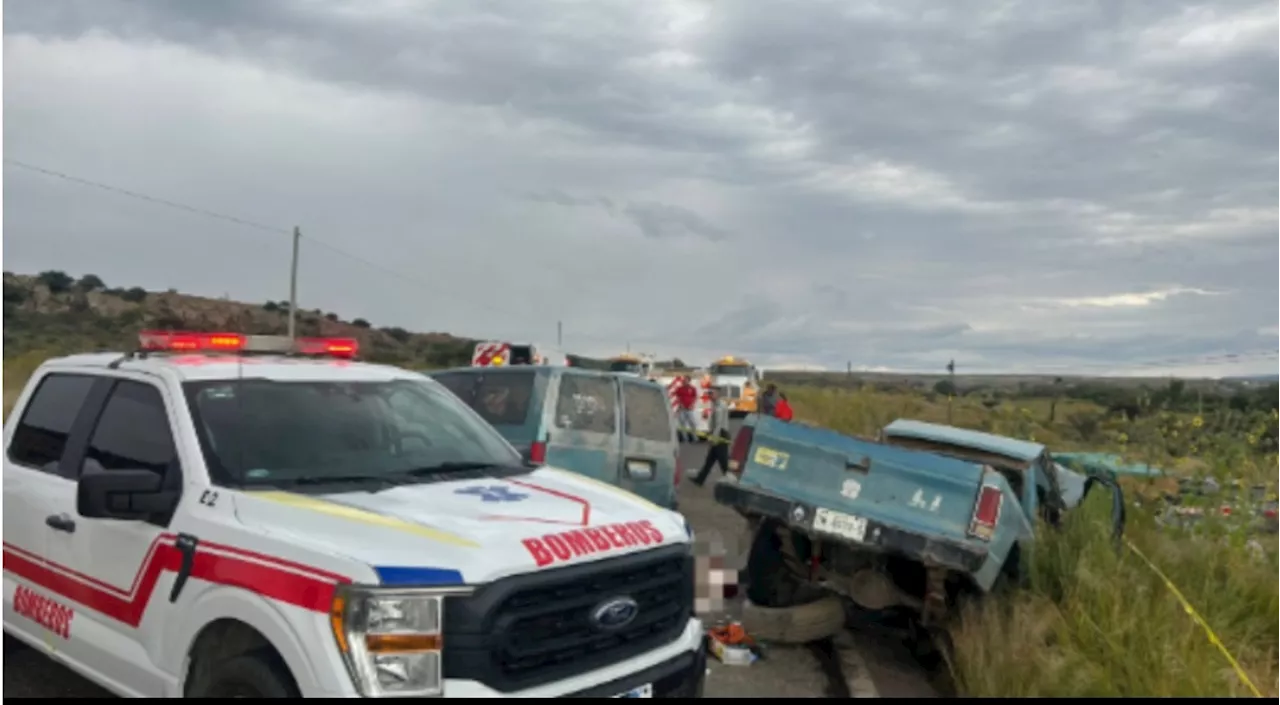 Choque frontal en la carretera Ojuelos - Aguascalientes deja saldo de seis personas sin vida