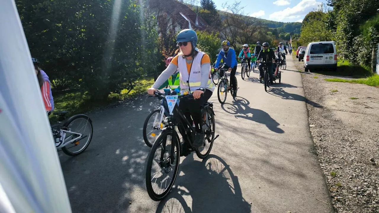 70 Teilnehmende demonstrierten auf dem Rad in Purkersdorf