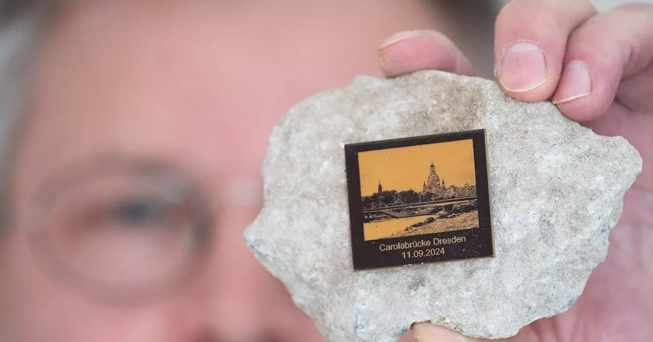 Stücke der Carolabrücke Dresden als Souvenir