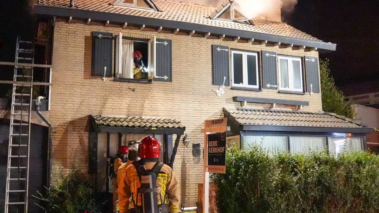 112-nieuws: zolder van huis staat in brand • vrouw valt in water