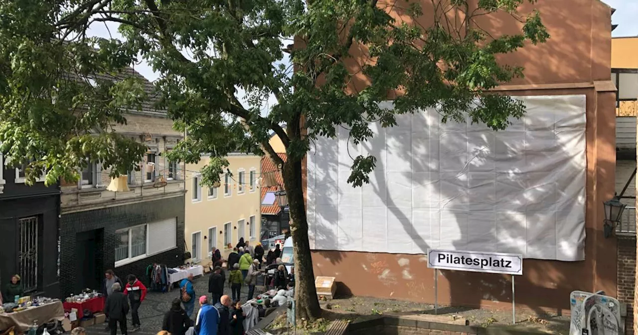 Mönchengladbach: Bordell-Werbung an Pilates Geburtshaus verhüllt